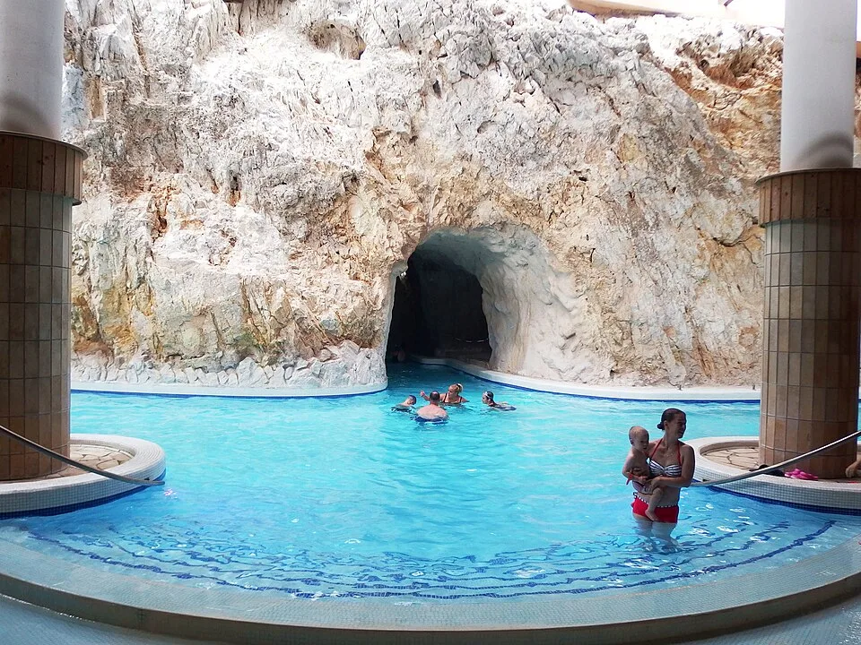Barlangfürdő — Thermes Troglodytiques de Miskolctapolca