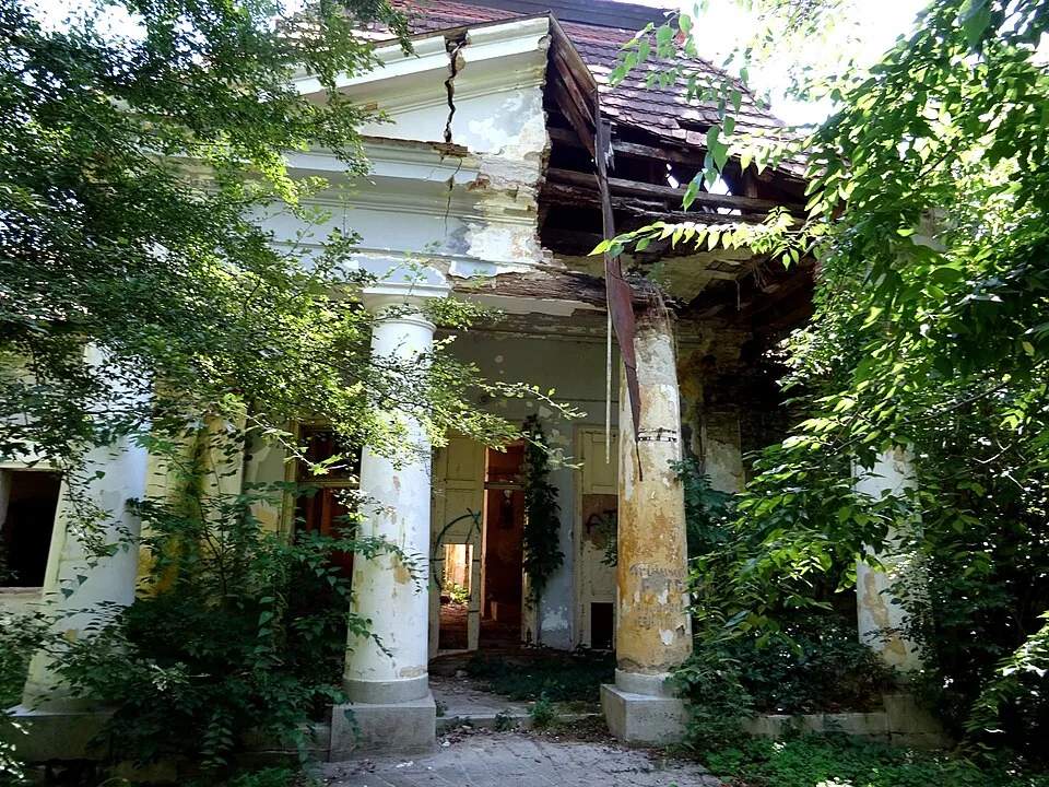 Buzias